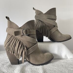 NAUGHTY MONKEY TAUPE LEATHER WILD WINK FRINGE STRAPPY ANKLE BOOTS BOOTIES 8.5